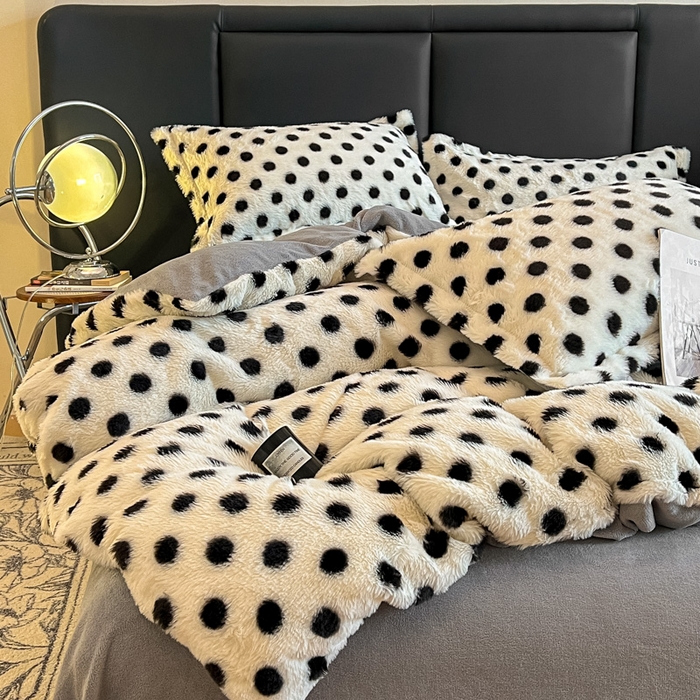 91家纺网 家纺一手货源 找家纺 弗苓家纺 2025新款亲肤舒适兔毛绒四件套 波点-奶白