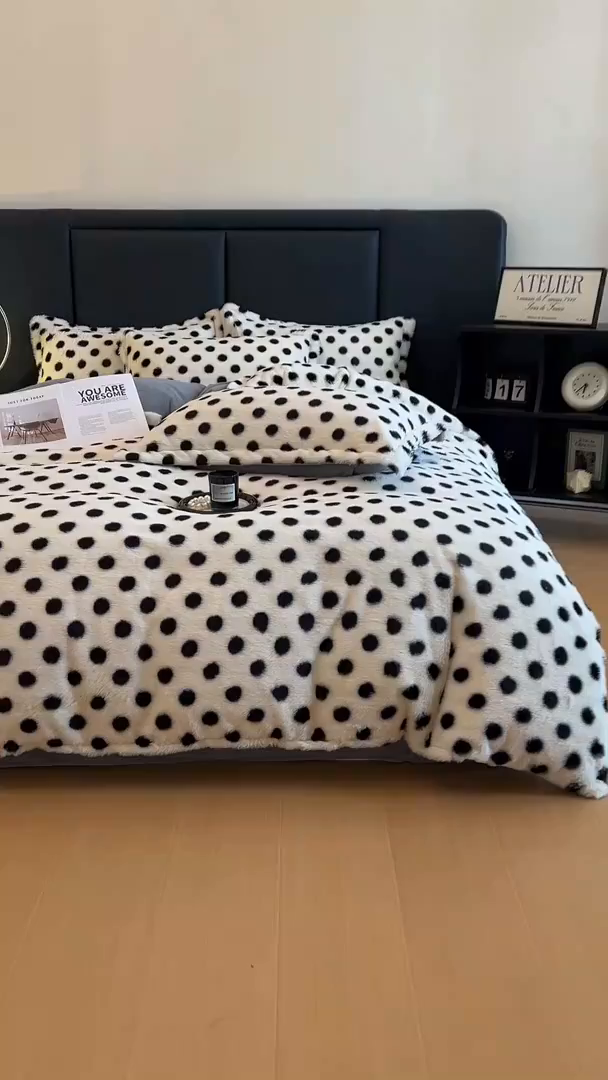 91家纺网 家纺一手货源 找家纺 弗苓家纺 2025新款亲肤舒适兔毛绒四件套 波点-奶白