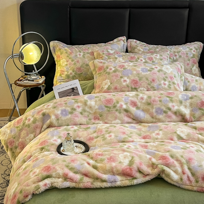 91家纺网 家纺一手货源 找家纺 弗苓家纺 2025新款亲肤舒适兔毛绒四件套 花满园