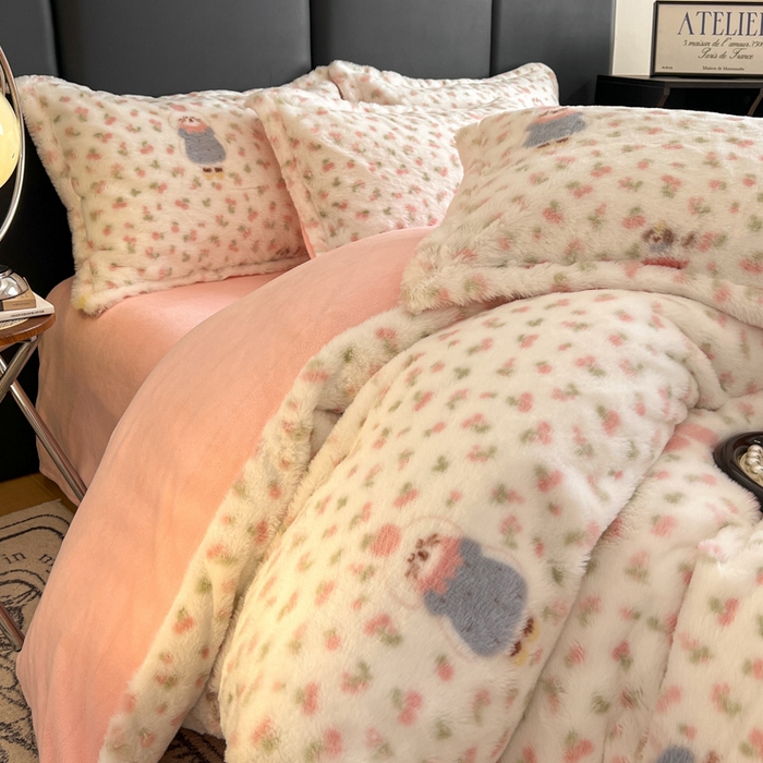 91家纺网 家纺一手货源 找家纺 弗苓家纺 2025新款亲肤舒适兔毛绒四件套 花园兔