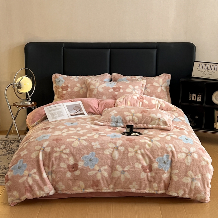 91家纺网 家纺一手货源 找家纺 弗苓家纺 2025新款亲肤舒适兔毛绒四件套 花园熊