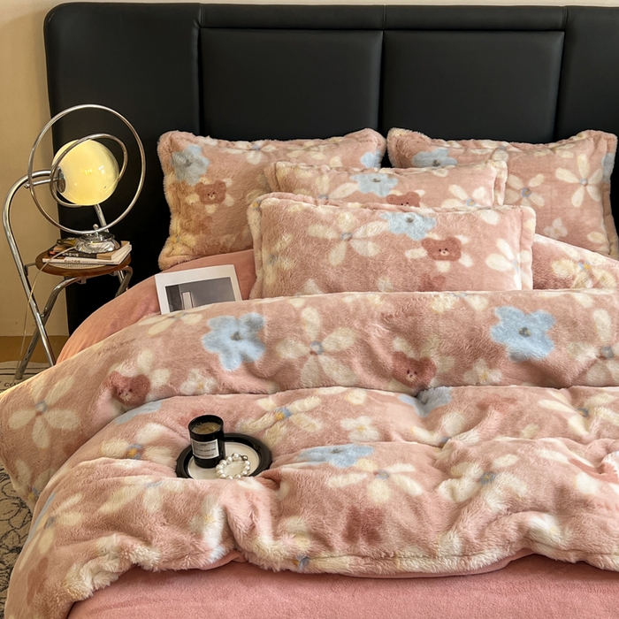 91家纺网 家纺一手货源 找家纺 弗苓家纺 2025新款亲肤舒适兔毛绒四件套 花园熊