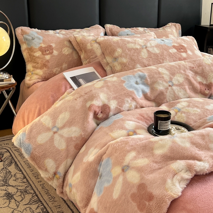 91家纺网 家纺一手货源 找家纺 弗苓家纺 2025新款亲肤舒适兔毛绒四件套 花园熊