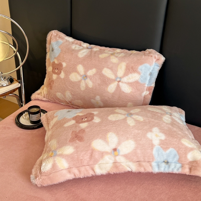 91家纺网 家纺一手货源 找家纺 弗苓家纺 2025新款亲肤舒适兔毛绒四件套 花园熊