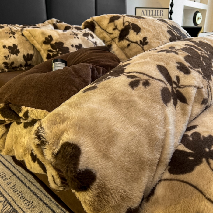 91家纺网 家纺一手货源 找家纺 弗苓家纺 2025新款亲肤舒适兔毛绒四件套 花枝-咖