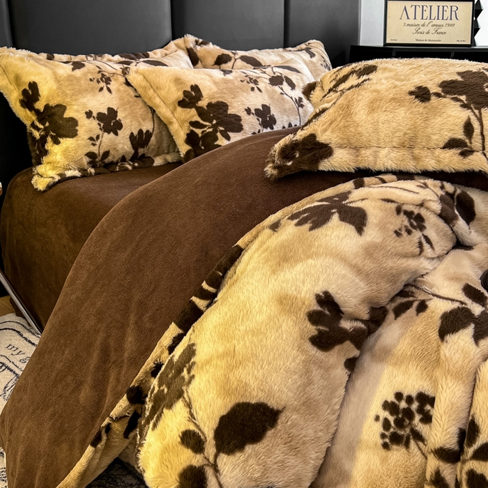 91家纺网 家纺一手货源 找家纺 弗苓家纺 2025新款亲肤舒适兔毛绒四件套 花枝-咖