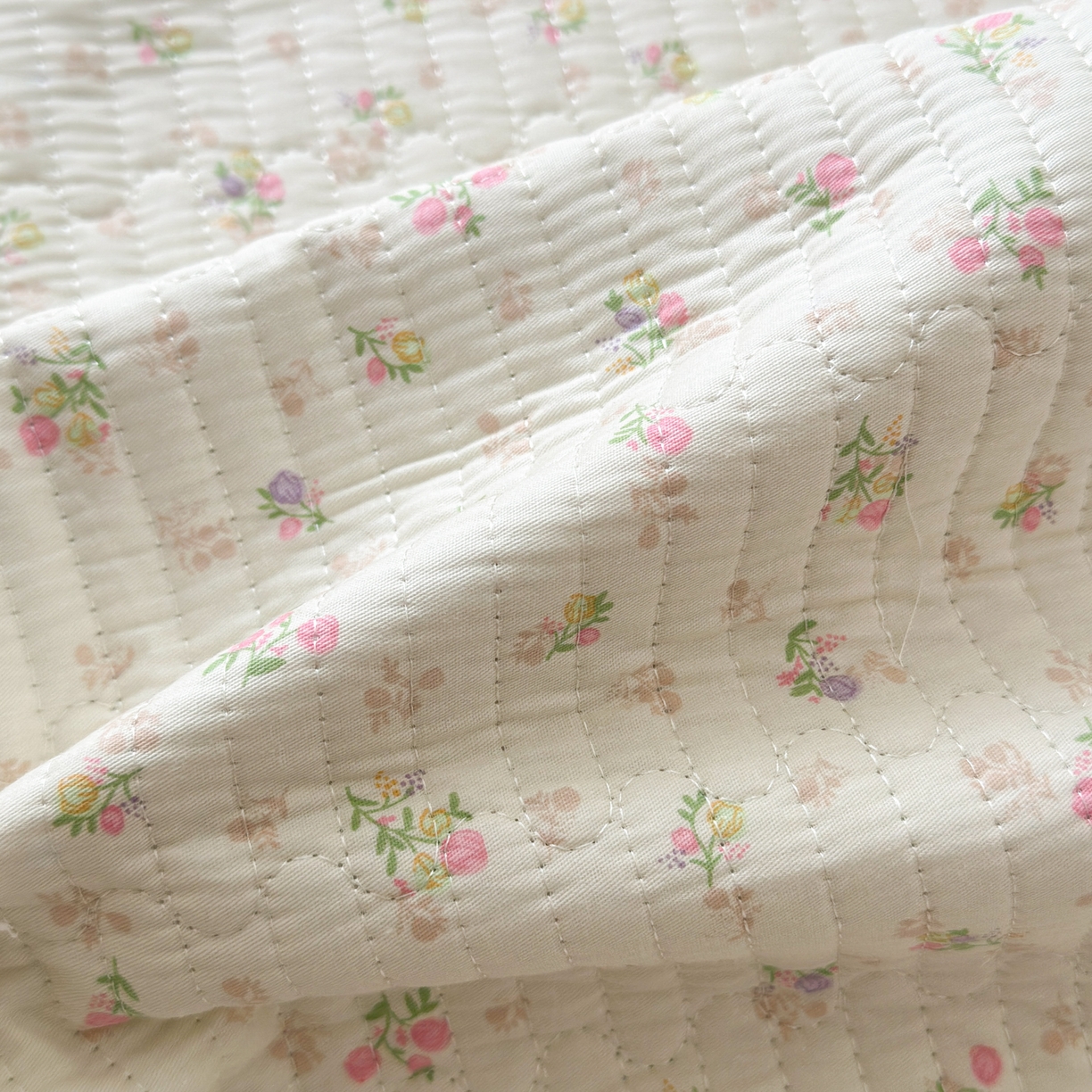 91家纺网 家纺一手货源 找家纺 Sweet dreams甜梦 2025新款牛奶绒全棉床盖三件套 清新小花