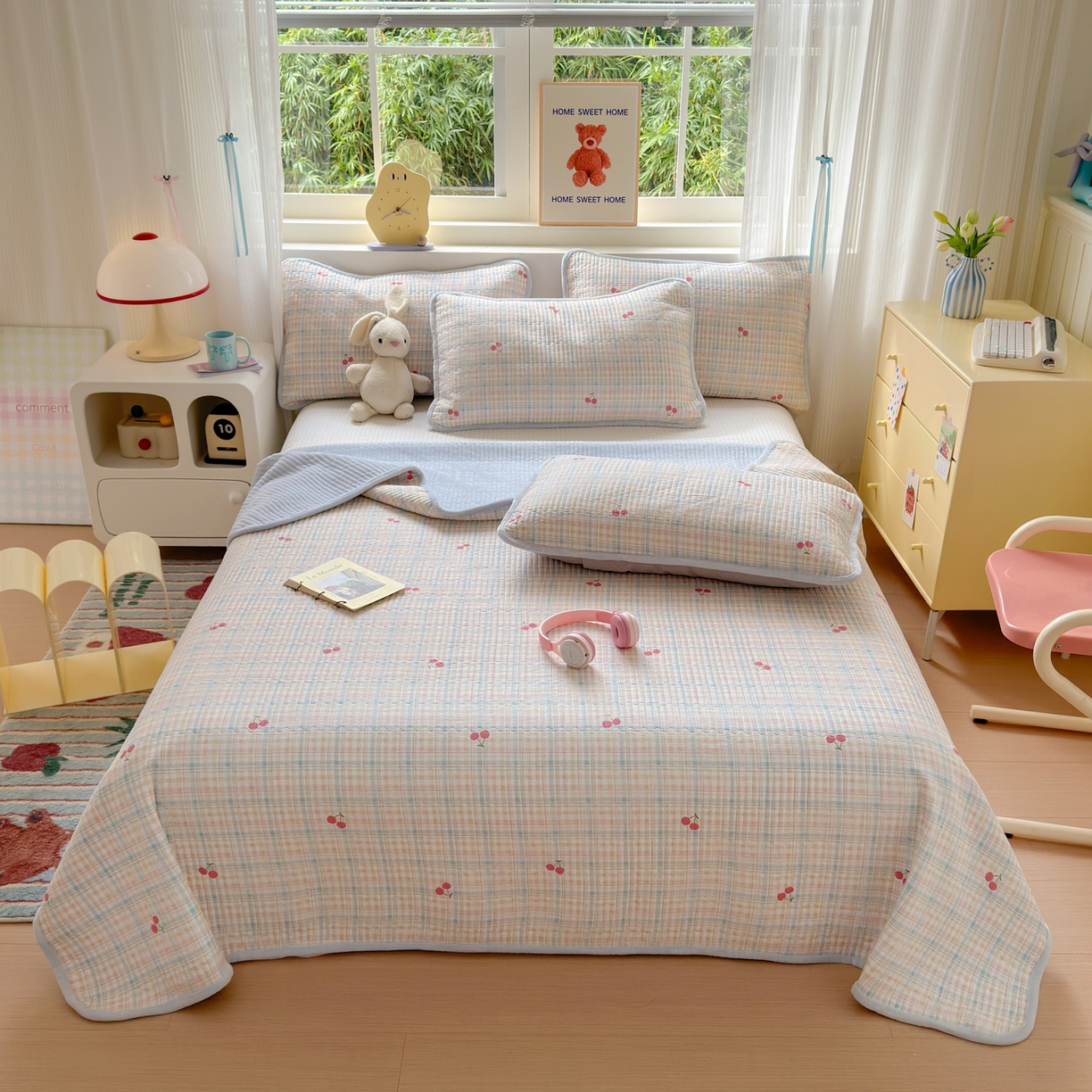 91家纺网 家纺一手货源 找家纺 Sweet dreams甜梦 2025新款牛奶绒全棉床盖三件套 格子樱桃