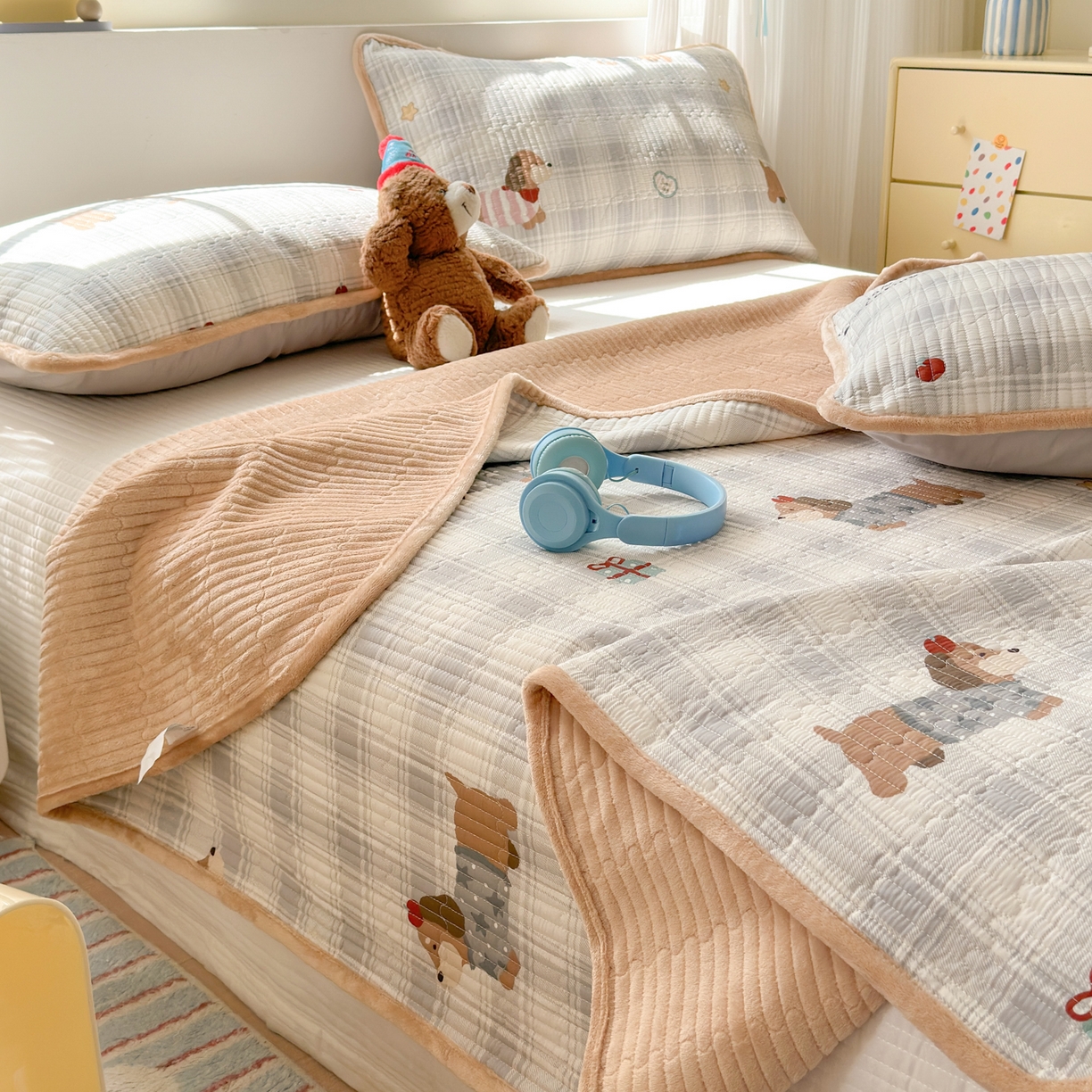 91家纺网 家纺一手货源 找家纺 Sweet dreams甜梦 2025新款牛奶绒全棉床盖三件套 毛衣小狗