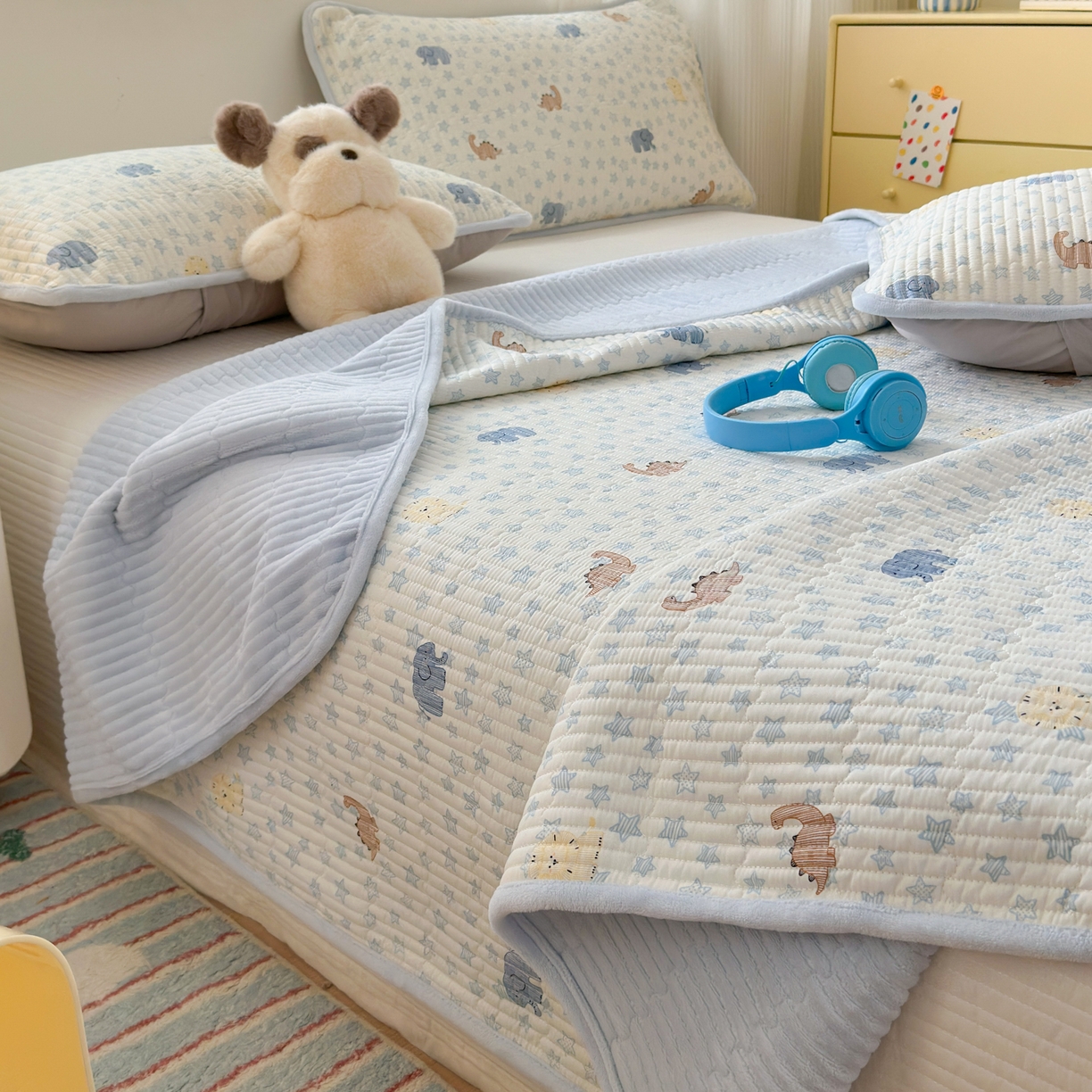 91家纺网 家纺一手货源 找家纺 Sweet dreams甜梦 2025新款牛奶绒全棉床盖三件套 恐龙乐园