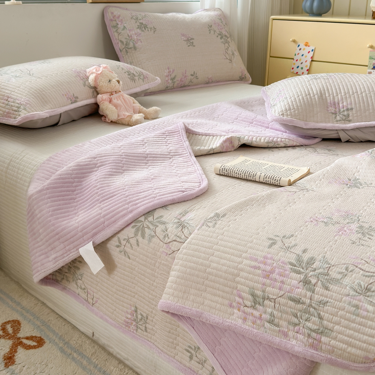 91家纺网 家纺一手货源 找家纺 Sweet dreams甜梦 2025新款牛奶绒全棉床盖三件套 紫语