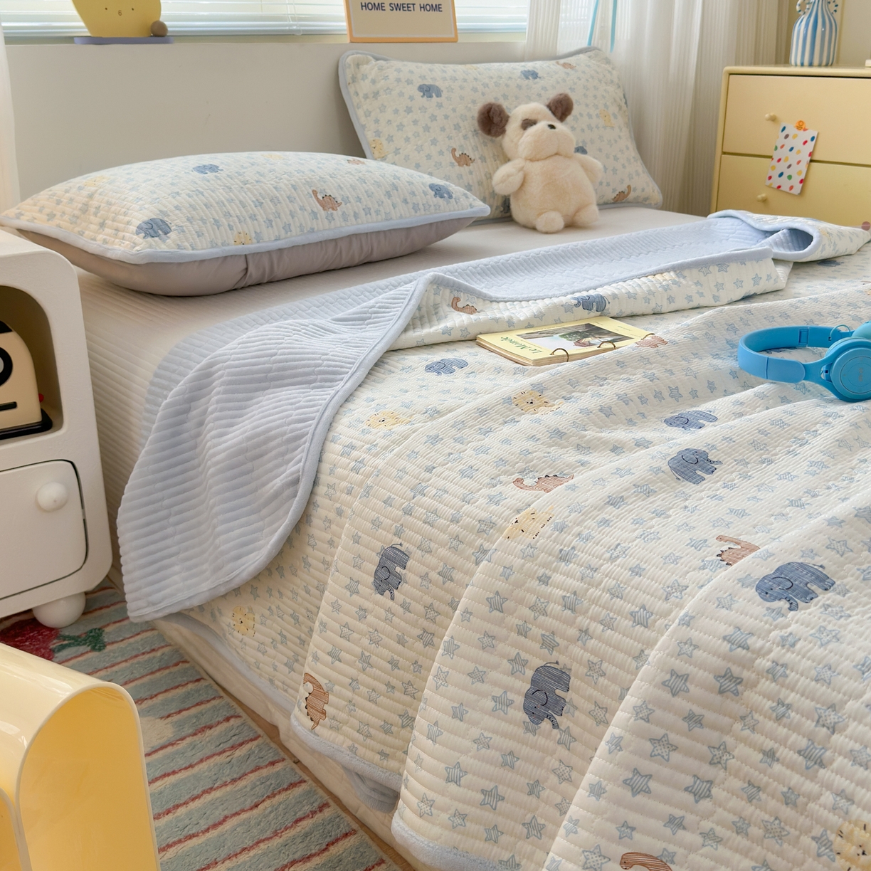 91家纺网 家纺一手货源 找家纺 Sweet dreams甜梦 2025新款牛奶绒全棉床盖三件套 恐龙乐园