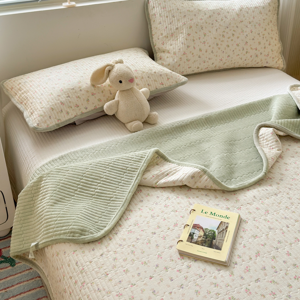 91家纺网 家纺一手货源 找家纺 Sweet dreams甜梦 2025新款牛奶绒全棉床盖三件套 清新小花