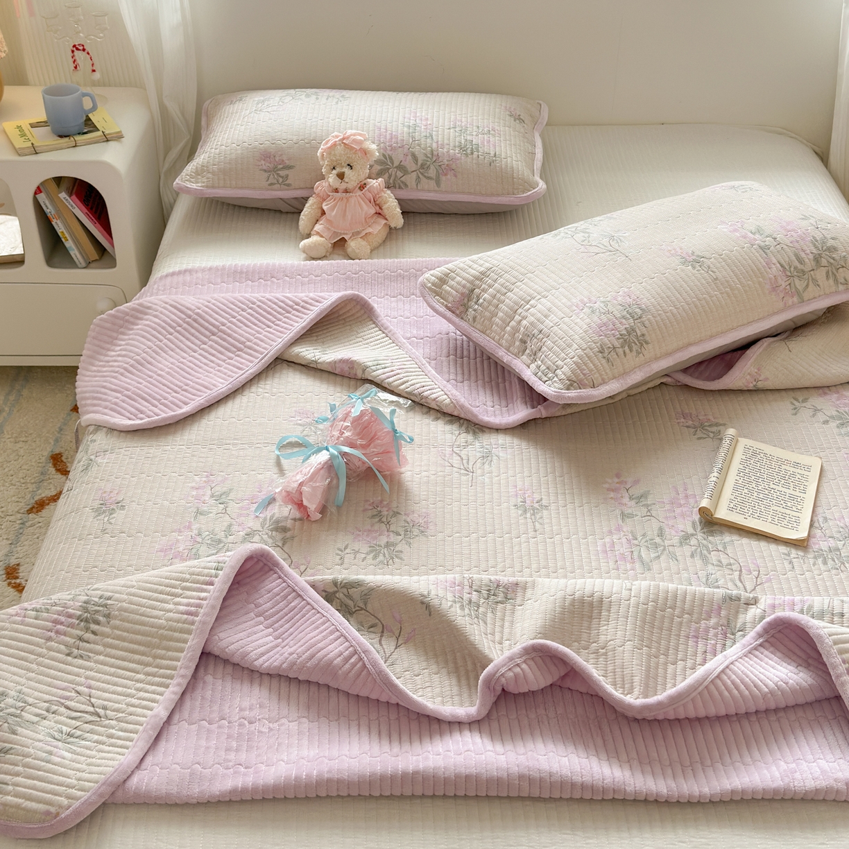 91家纺网 家纺一手货源 找家纺 Sweet dreams甜梦 2025新款牛奶绒全棉床盖三件套 紫语