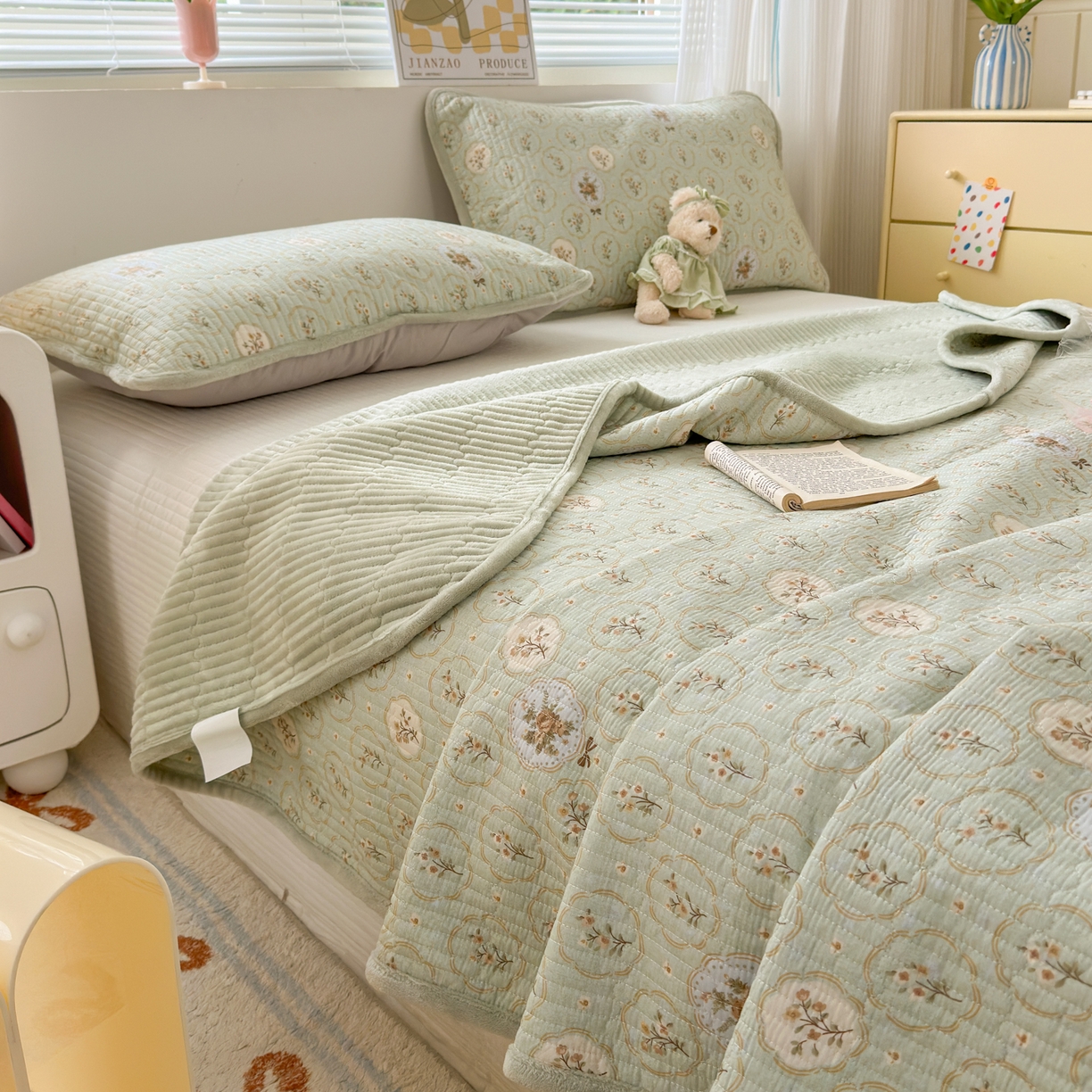 91家纺网 家纺一手货源 找家纺 Sweet dreams甜梦 2025新款牛奶绒全棉床盖三件套 秘境花园