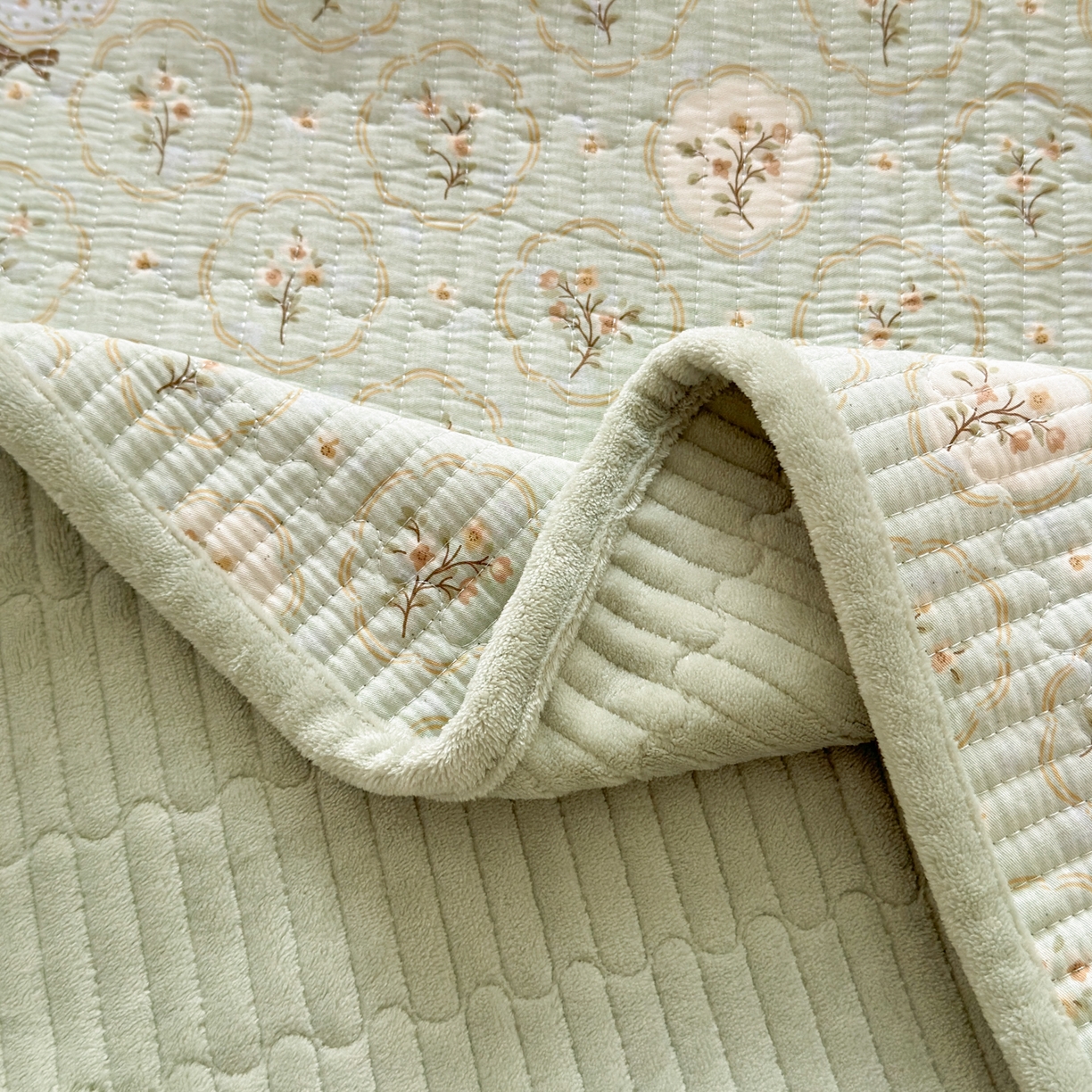 91家纺网 家纺一手货源 找家纺 Sweet dreams甜梦 2025新款牛奶绒全棉床盖三件套 秘境花园