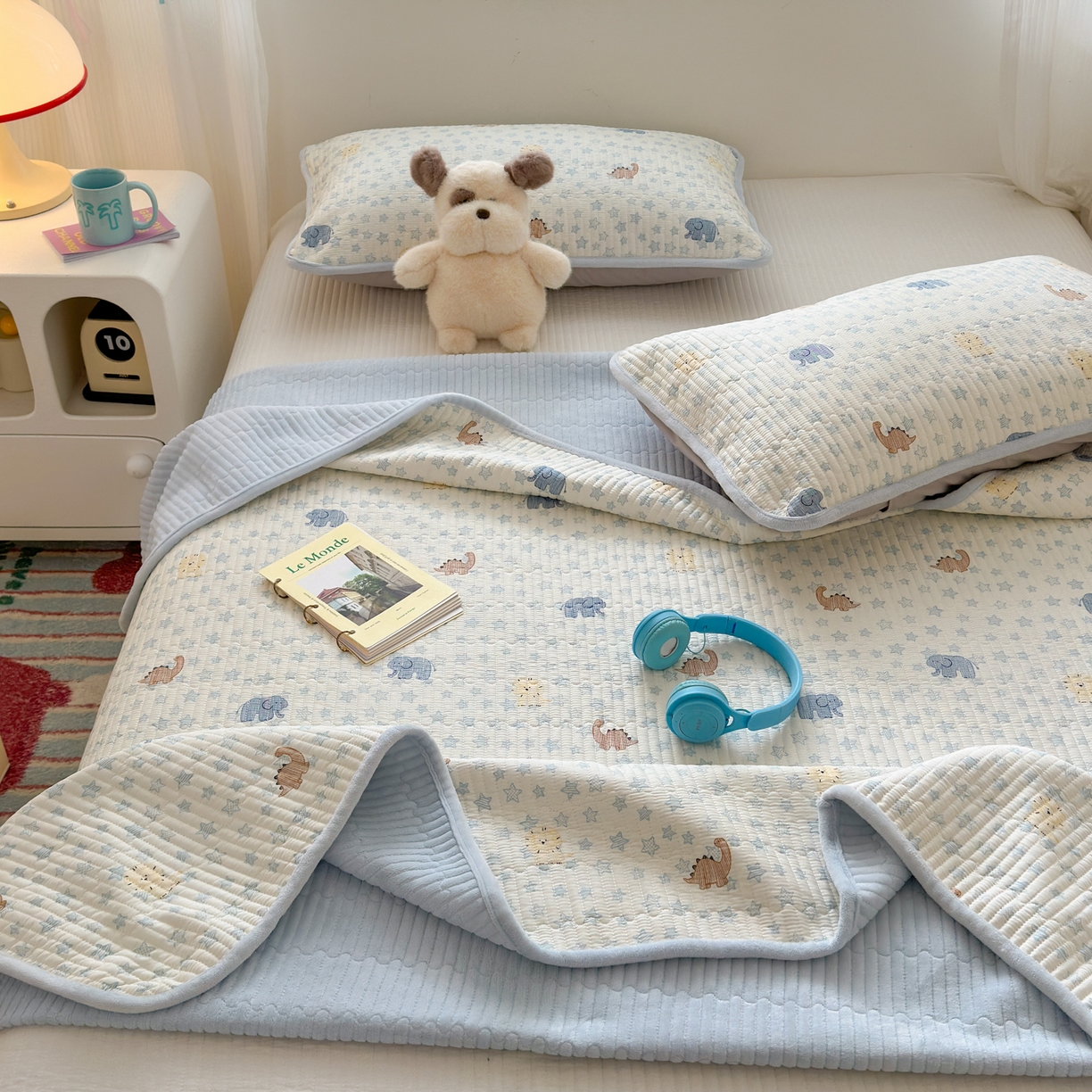 91家纺网 家纺一手货源 找家纺 Sweet dreams甜梦 2025新款牛奶绒全棉床盖三件套 恐龙乐园