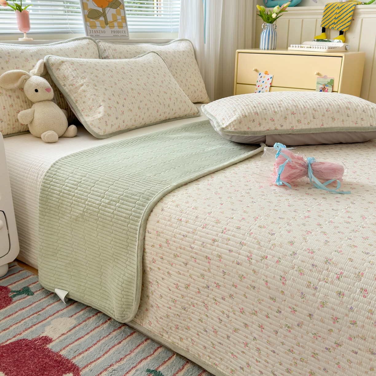 91家纺网 家纺一手货源 找家纺 Sweet dreams甜梦 2025新款牛奶绒全棉床盖三件套 清新小花