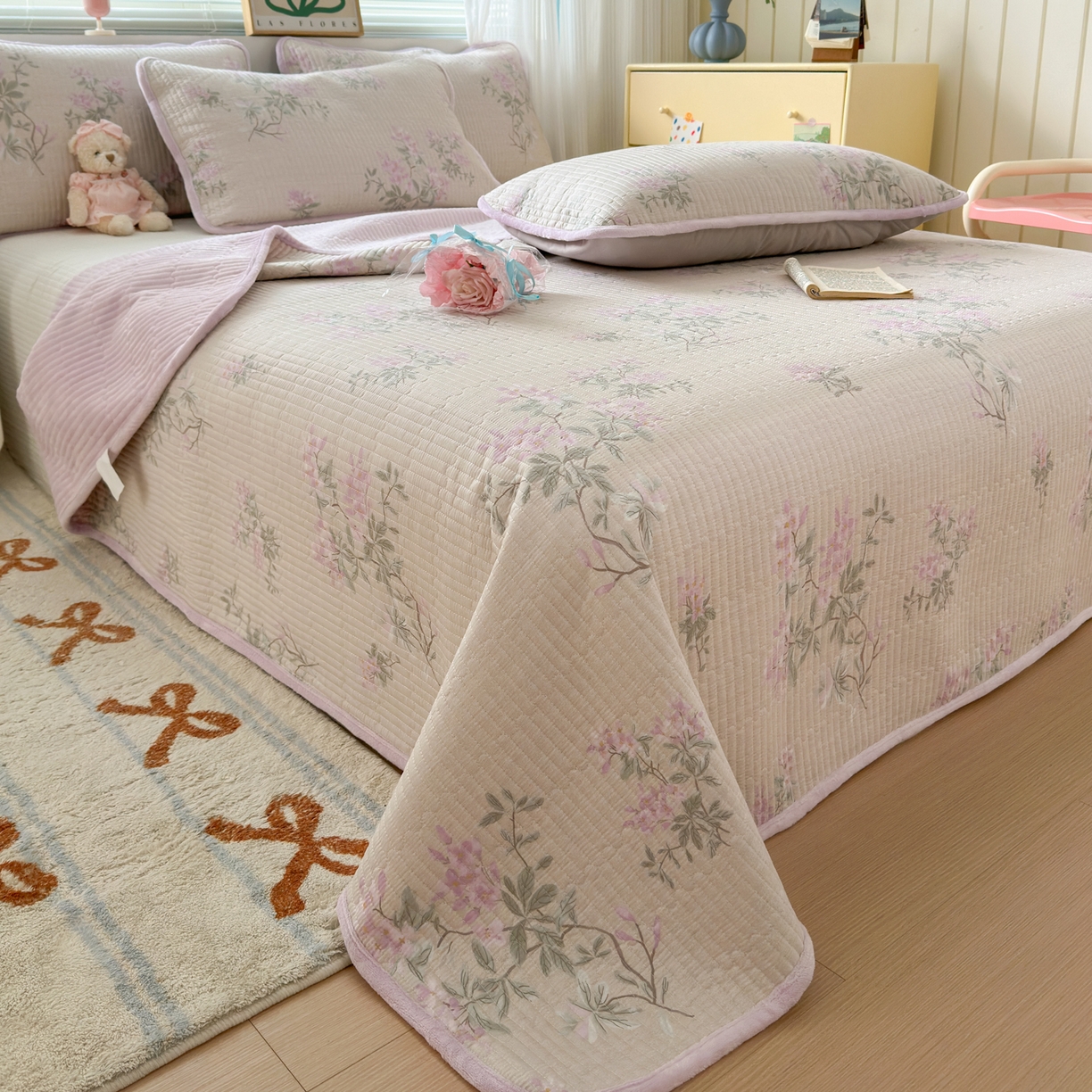 91家纺网 家纺一手货源 找家纺 Sweet dreams甜梦 2025新款牛奶绒全棉床盖三件套 紫语