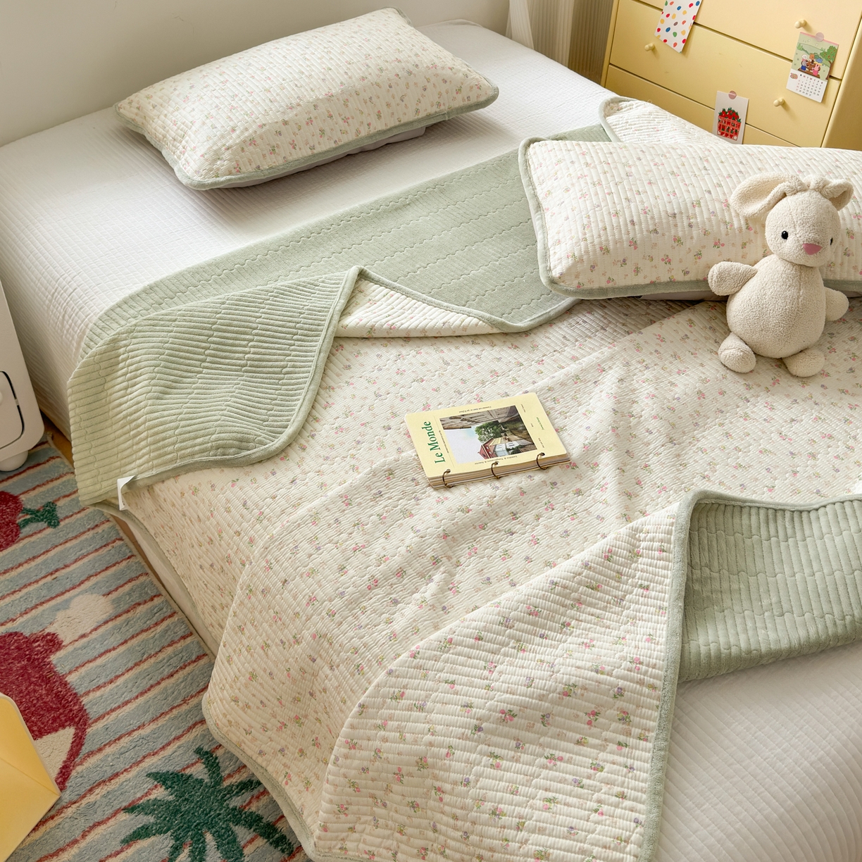 91家纺网 家纺一手货源 找家纺 Sweet dreams甜梦 2025新款牛奶绒全棉床盖三件套 清新小花