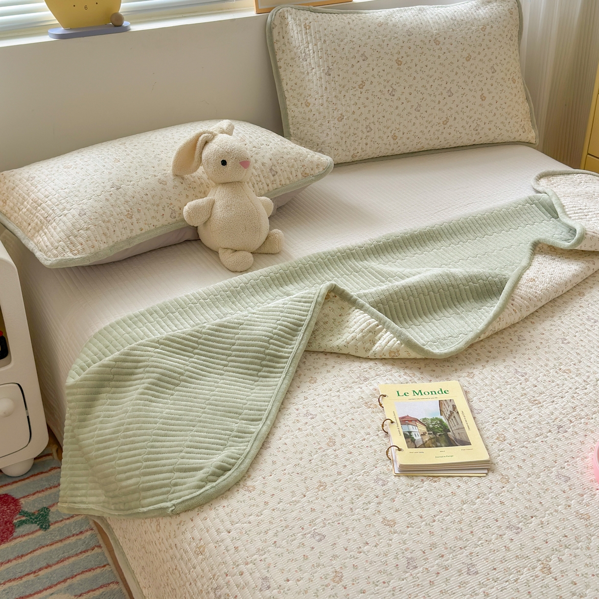 91家纺网 家纺一手货源 找家纺 Sweet dreams甜梦 2025新款牛奶绒全棉床盖三件套 花园小兔