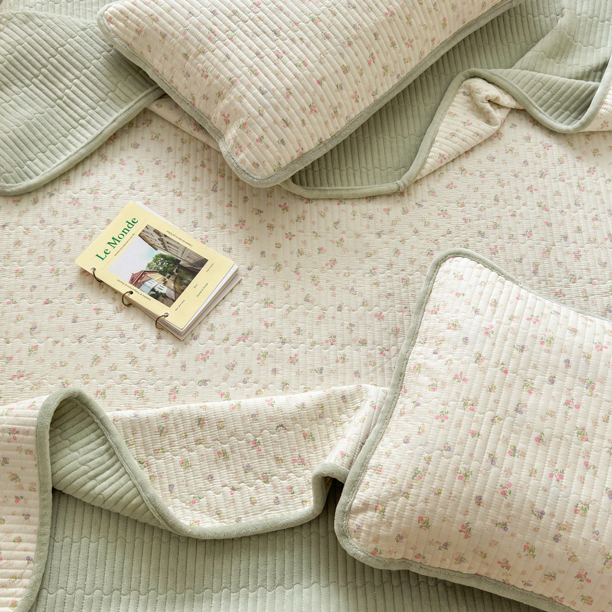 91家纺网 家纺一手货源 找家纺 Sweet dreams甜梦 2025新款牛奶绒全棉床盖三件套 清新小花