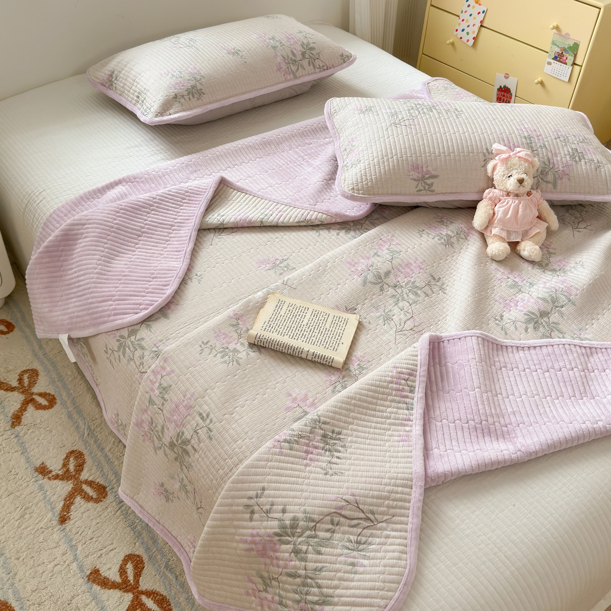 91家纺网 家纺一手货源 找家纺 Sweet dreams甜梦 2025新款牛奶绒全棉床盖三件套 紫语