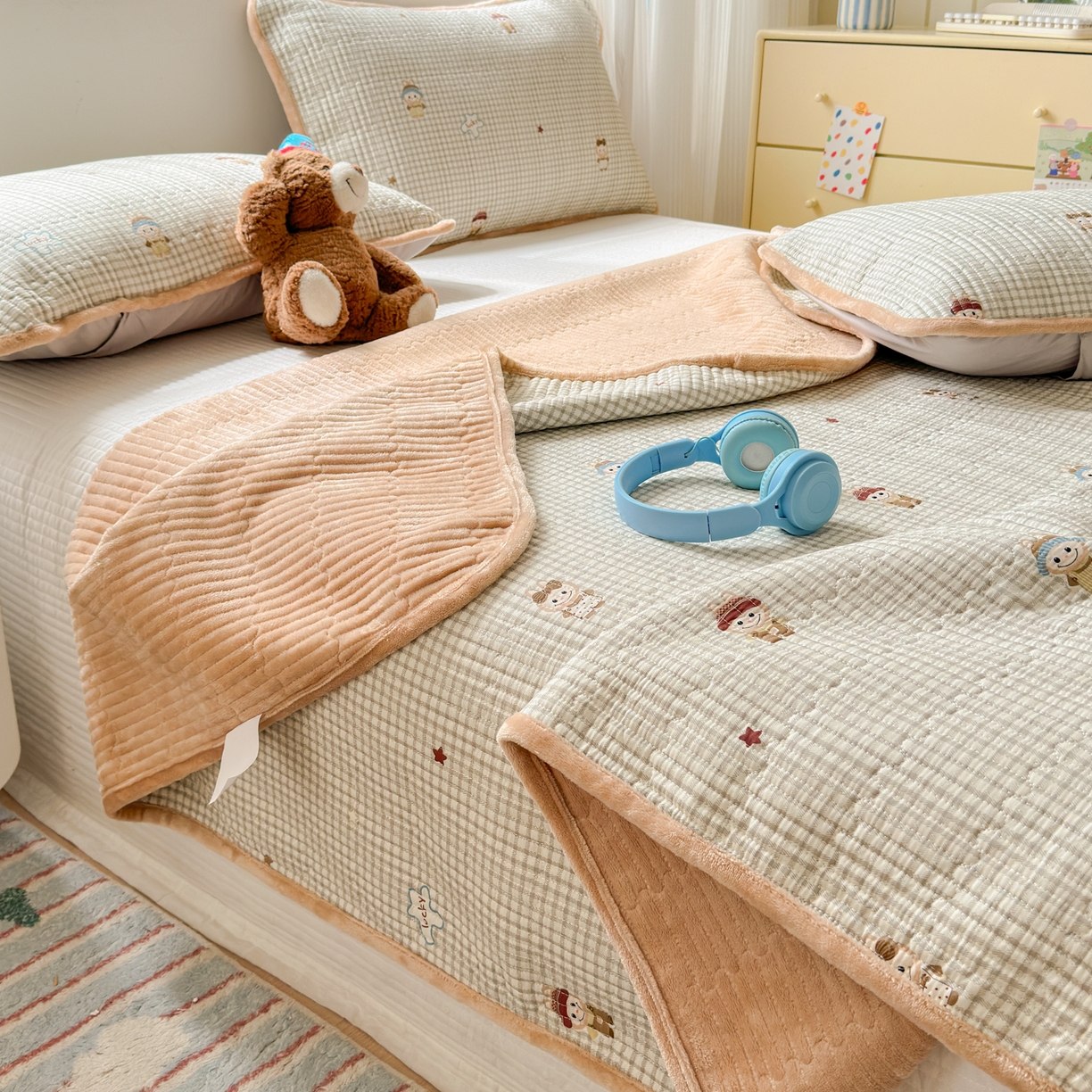 91家纺网 家纺一手货源 找家纺 Sweet dreams甜梦 2025新款牛奶绒全棉床盖三件套 格子布布