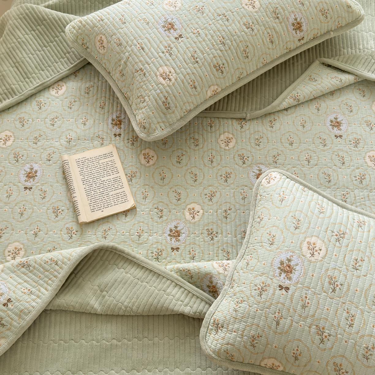 91家纺网 家纺一手货源 找家纺 Sweet dreams甜梦 2025新款牛奶绒全棉床盖三件套 秘境花园