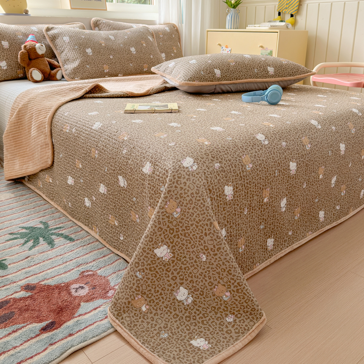 91家纺网 家纺一手货源 找家纺 Sweet dreams甜梦 2025新款牛奶绒全棉床盖三件套 豹纹猫奶咖