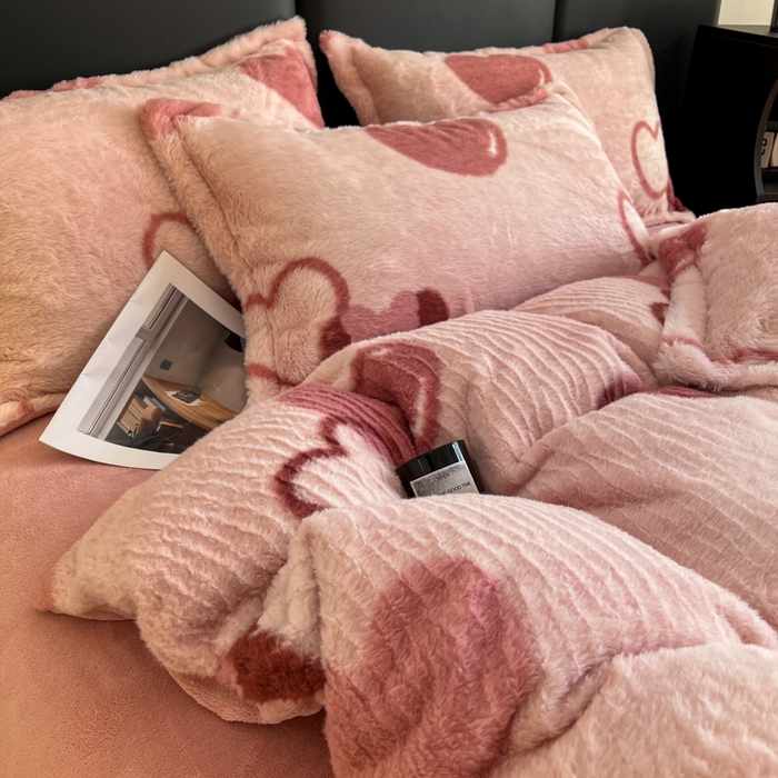 91家纺网 家纺一手货源 找家纺 弗苓家纺 2025新款亲肤舒适兔毛绒四件套 怦然心动