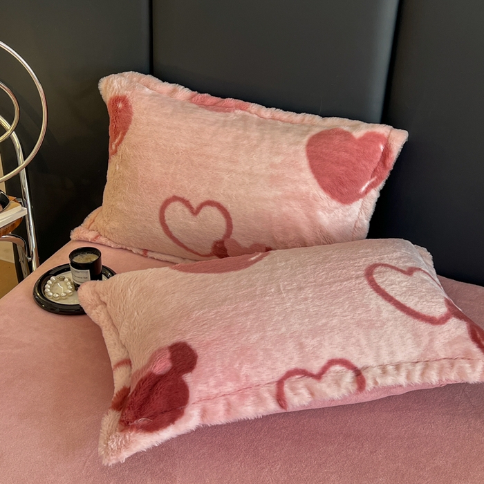 91家纺网 家纺一手货源 找家纺 弗苓家纺 2025新款亲肤舒适兔毛绒四件套 怦然心动