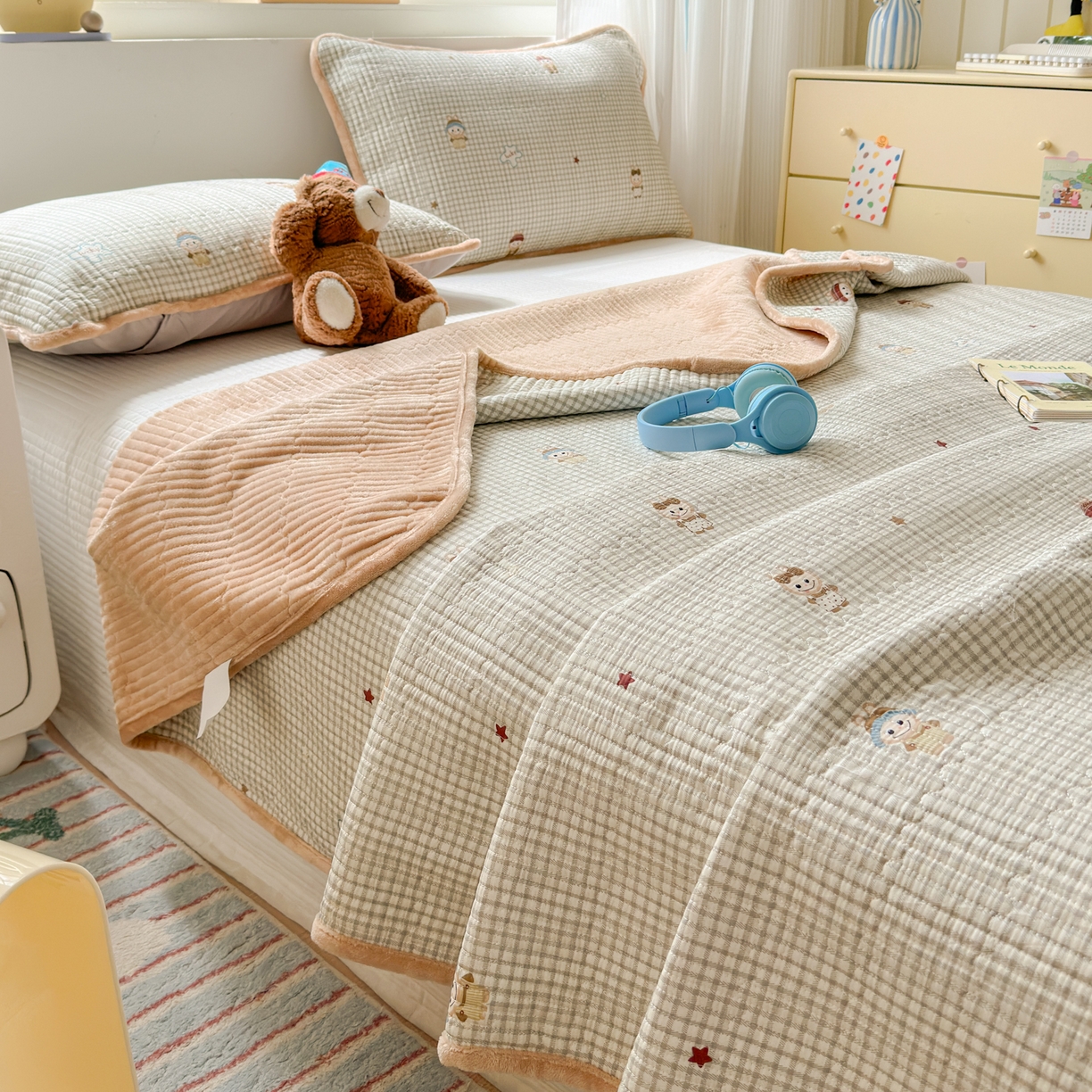 91家纺网 家纺一手货源 找家纺 Sweet dreams甜梦 2025新款牛奶绒全棉床盖三件套 格子布布