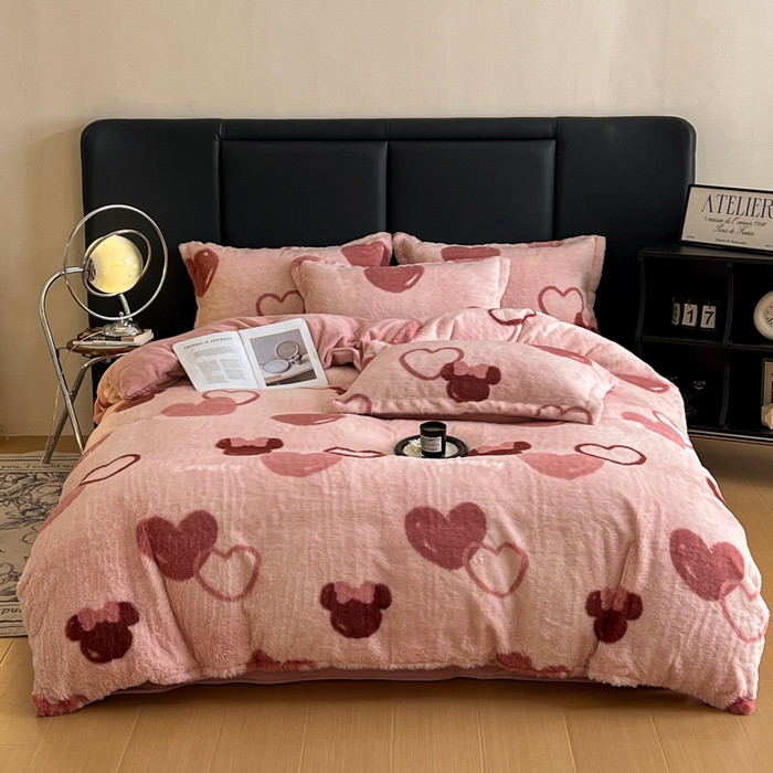 91家纺网 家纺一手货源 找家纺 弗苓家纺 2025新款亲肤舒适兔毛绒四件套 怦然心动