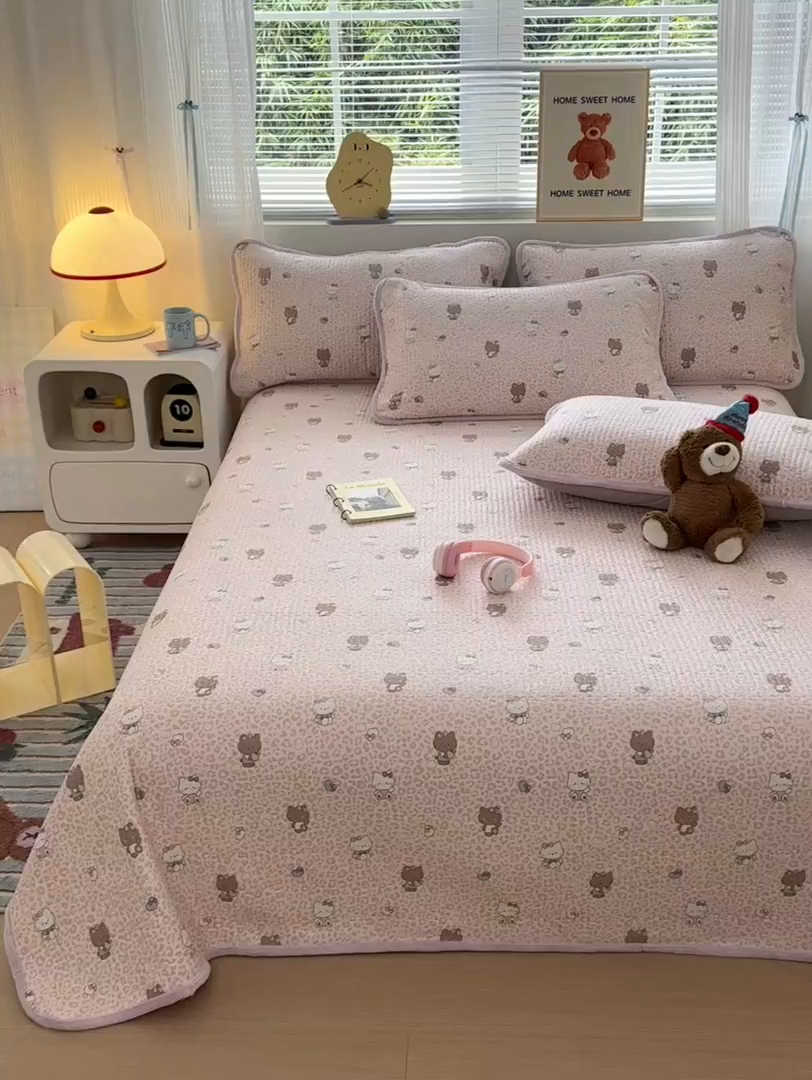 91家纺网 家纺一手货源 找家纺 Sweet dreams甜梦 2025新款牛奶绒全棉床盖三件套 豹纹猫粉紫