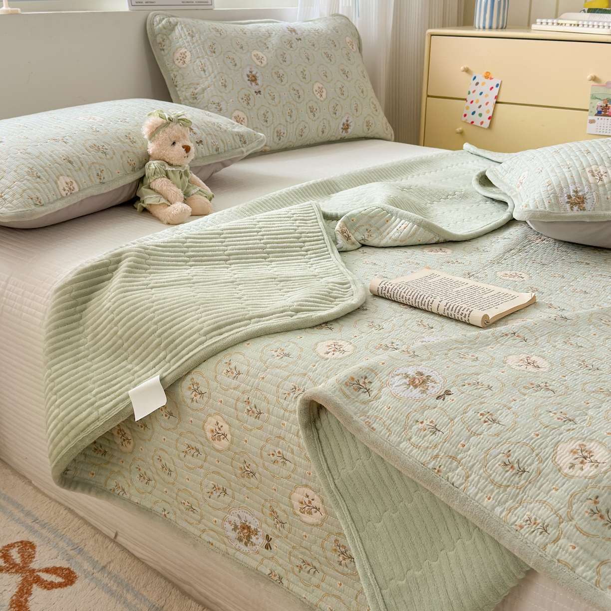 91家纺网 家纺一手货源 找家纺 Sweet dreams甜梦 2025新款牛奶绒全棉床盖三件套 秘境花园