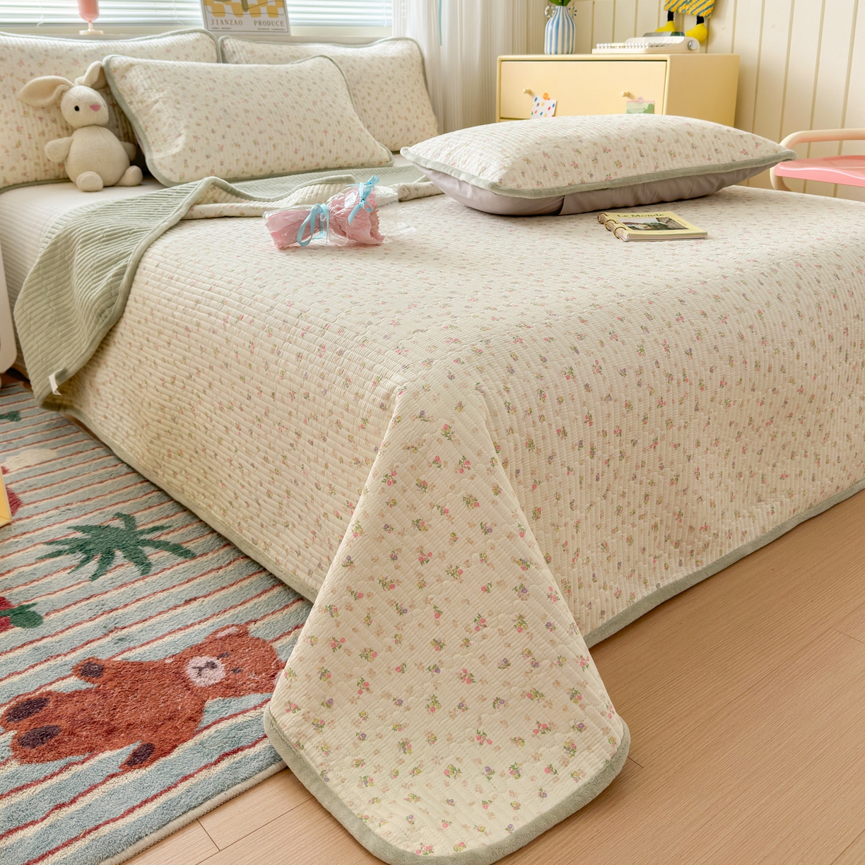 91家纺网 家纺一手货源 找家纺 Sweet dreams甜梦 2025新款牛奶绒全棉床盖三件套 清新小花