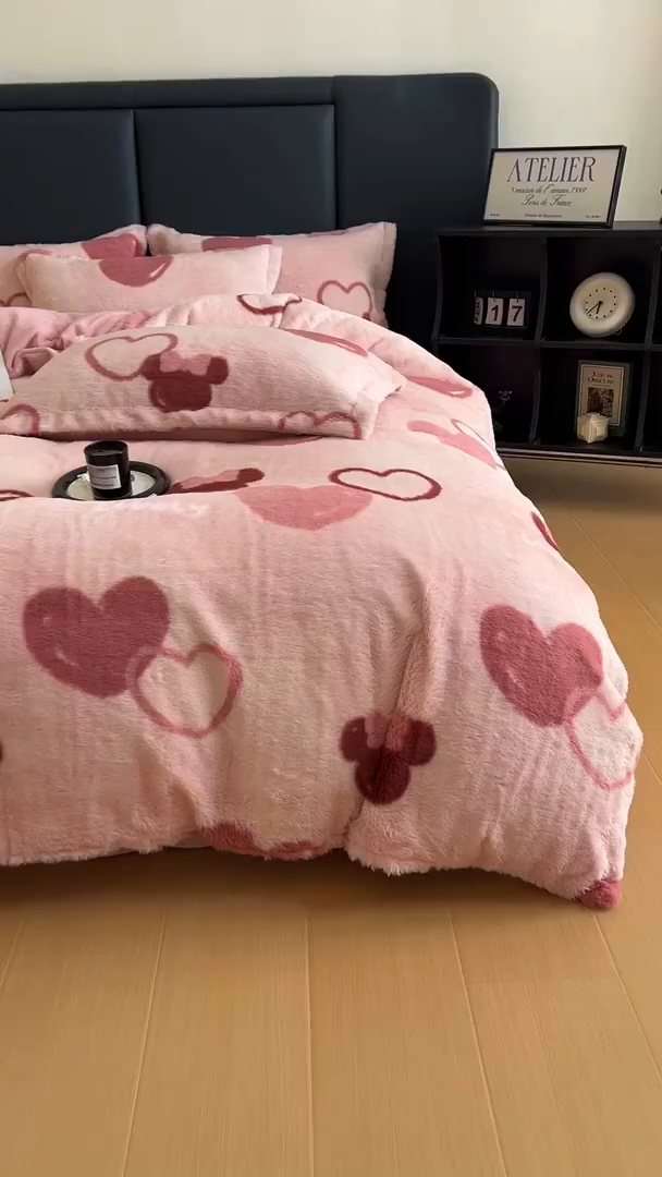 91家纺网 家纺一手货源 找家纺 弗苓家纺 2025新款亲肤舒适兔毛绒四件套 怦然心动