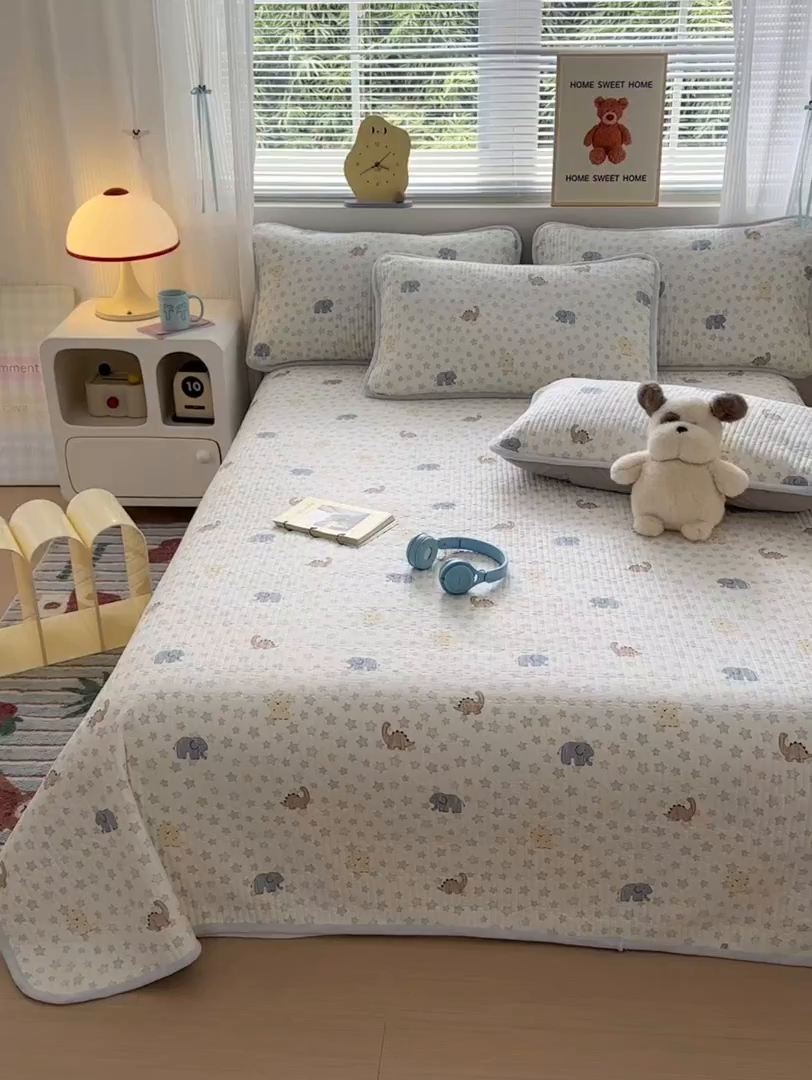 91家纺网 家纺一手货源 找家纺 Sweet dreams甜梦 2025新款牛奶绒全棉床盖三件套 恐龙乐园