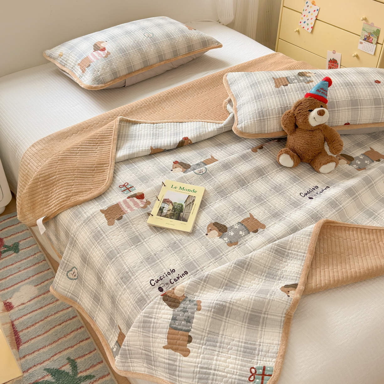 91家纺网 家纺一手货源 找家纺 Sweet dreams甜梦 2025新款牛奶绒全棉床盖三件套 毛衣小狗