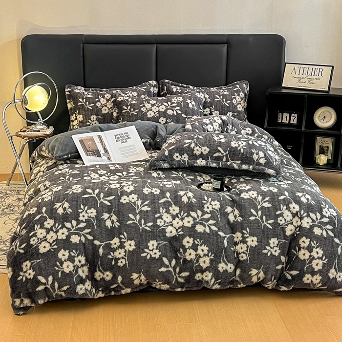 91家纺网 家纺一手货源 找家纺 弗苓家纺 2025新款亲肤舒适兔毛绒四件套 山茶花-灰