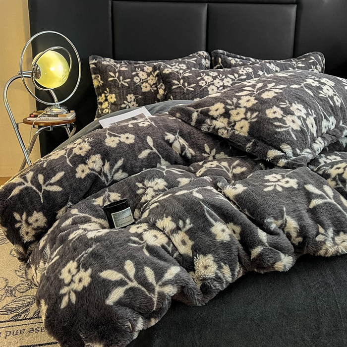 91家纺网 家纺一手货源 找家纺 弗苓家纺 2025新款亲肤舒适兔毛绒四件套 山茶花-灰