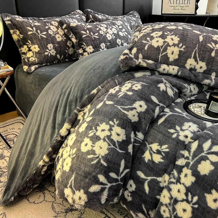 91家纺网 家纺一手货源 找家纺 弗苓家纺 2025新款亲肤舒适兔毛绒四件套 山茶花-灰