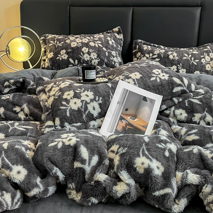 91家纺网 家纺一手货源 找家纺 弗苓家纺 2025新款亲肤舒适兔毛绒四件套 山茶花-灰