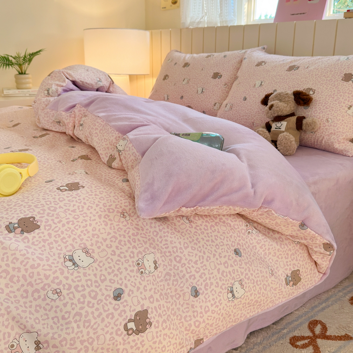 91家纺网 家纺一手货源 找家纺 Sweet dreams甜梦 2025新款棉加绒印花四件套 豹纹小猫粉紫