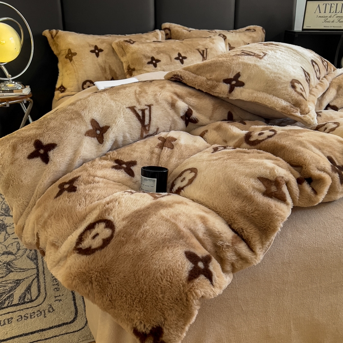 91家纺网 家纺一手货源 找家纺 弗苓家纺 2025新款亲肤舒适兔毛绒四件套 时尚之约