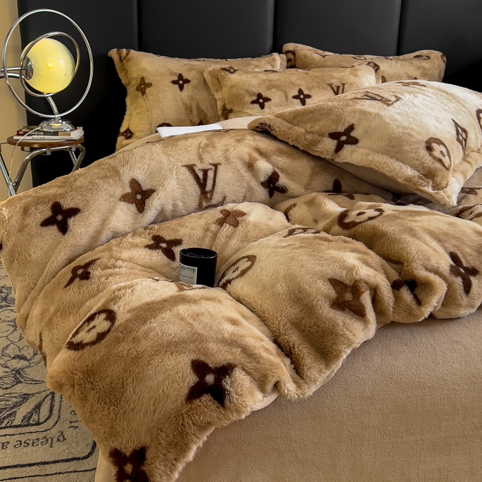 91家纺网 家纺一手货源 找家纺 弗苓家纺 2025新款亲肤舒适兔毛绒四件套 时尚之约