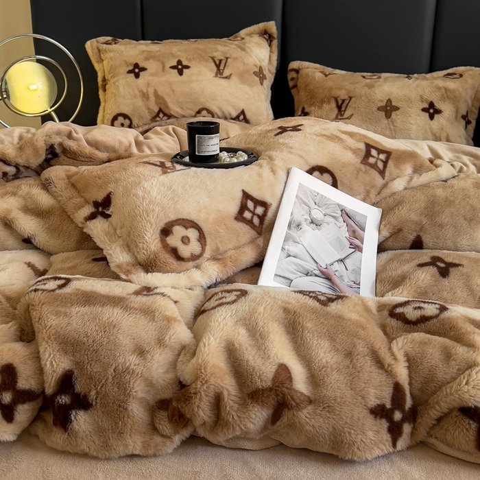 91家纺网 家纺一手货源 找家纺 弗苓家纺 2025新款亲肤舒适兔毛绒四件套 时尚之约