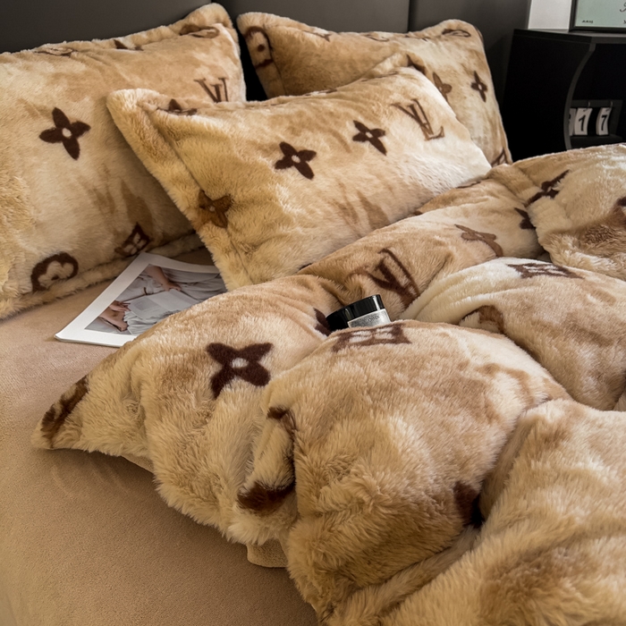 91家纺网 家纺一手货源 找家纺 弗苓家纺 2025新款亲肤舒适兔毛绒四件套 时尚之约