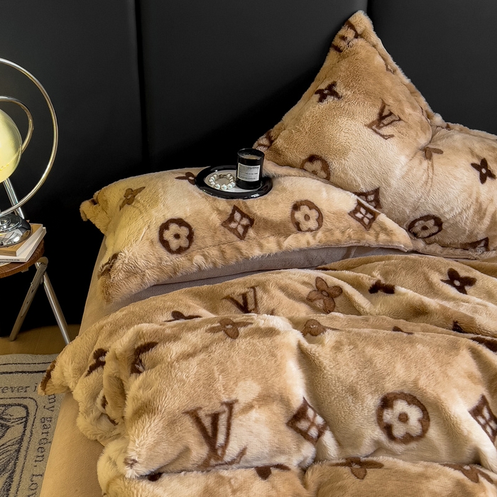 91家纺网 家纺一手货源 找家纺 弗苓家纺 2025新款亲肤舒适兔毛绒四件套 时尚之约